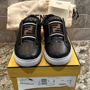 Fendi sneakers size 73.5